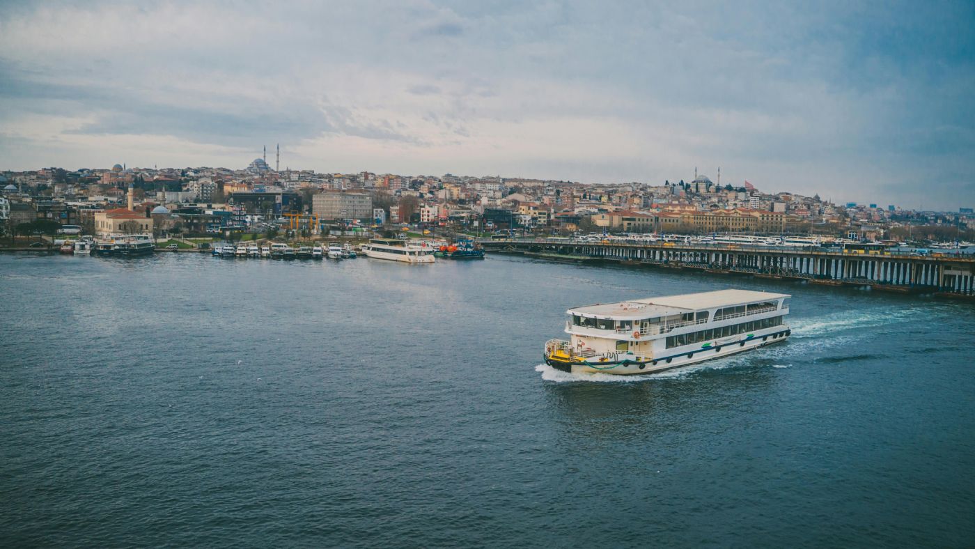 Company Dinner Prices on a Boat